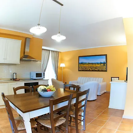 Lägenhetshotell Il Contado Country House And 3*